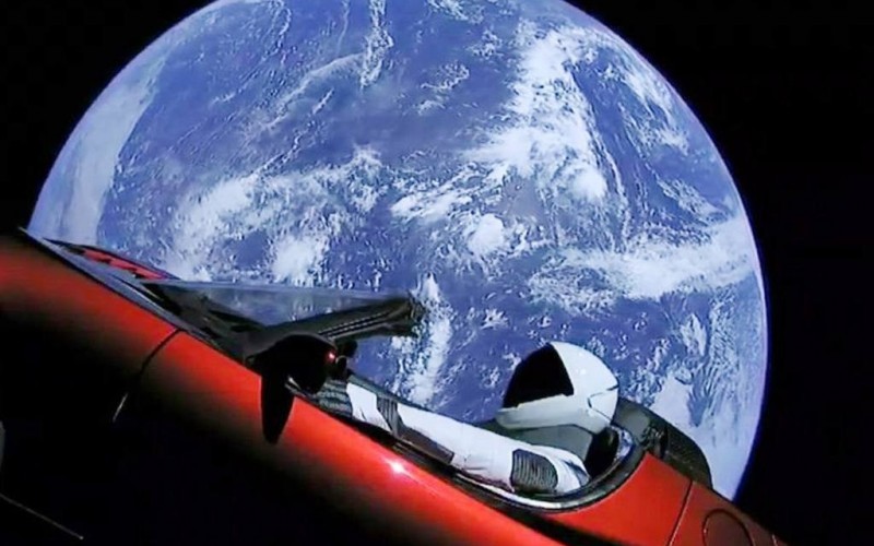 O que é feito do carro espacial de Elon Musk?