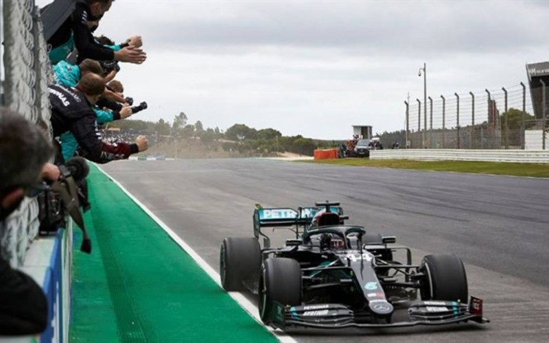 Fórmula 1: Hamilton ganha em Portimão e soma número recorde de vitórias